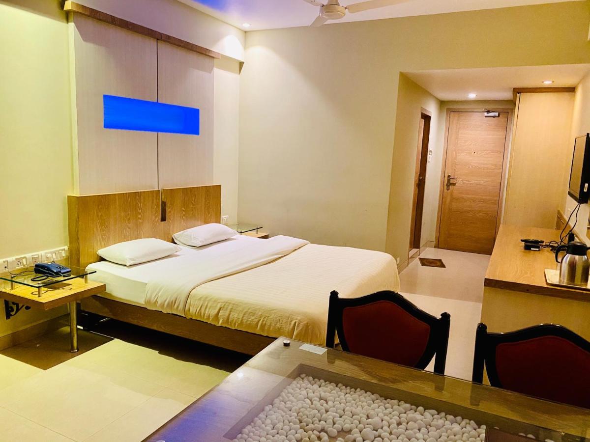 Hotel Rama Krishna Lonavala Esterno foto
