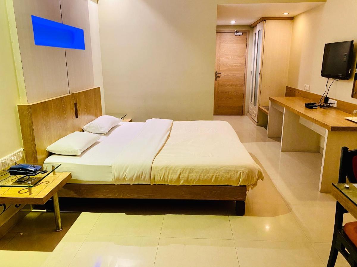 Hotel Rama Krishna Lonavala Esterno foto